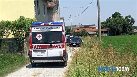 Pompiano, si dà fuoco in un campo: muore in ospedale